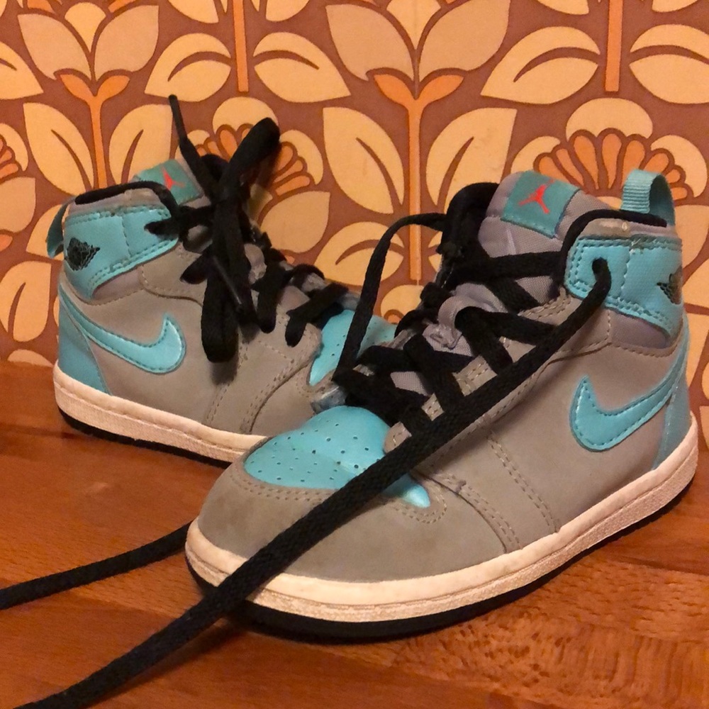 Nike Air Jordan 1 Retro High GREY/Blue Sneaker